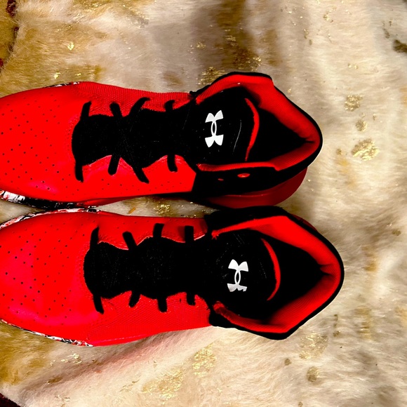 under amour size 7 like new barely used - Picture 2 of 3